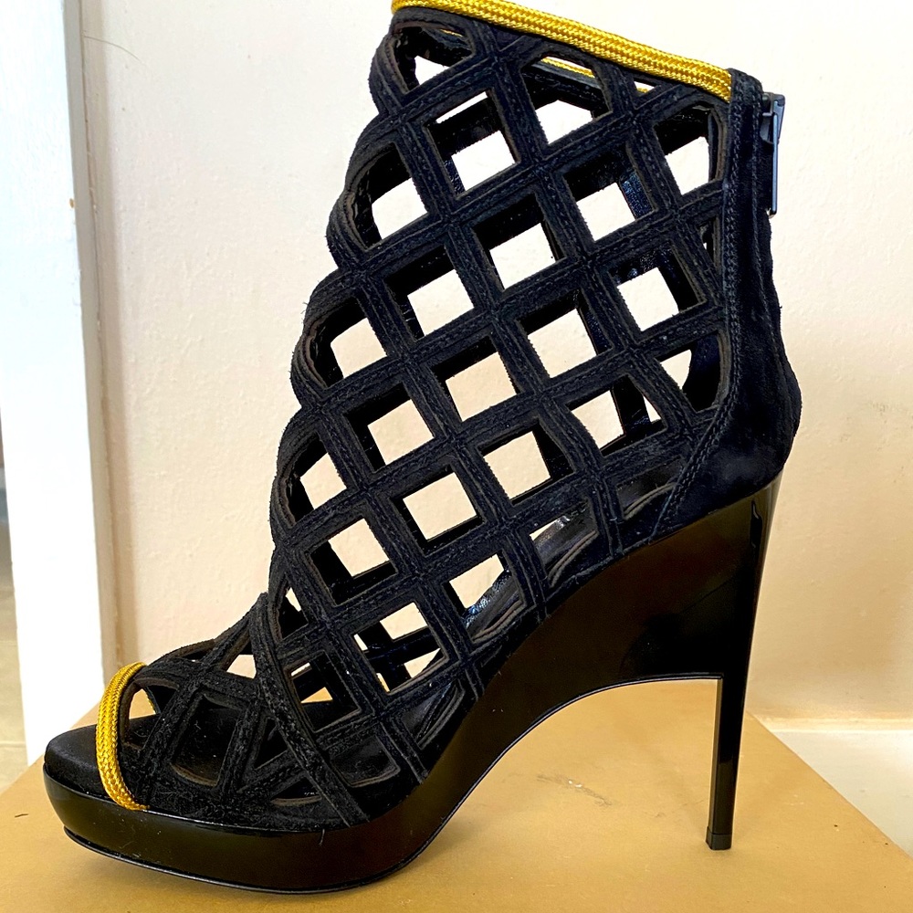BURBERRY Black Runway Cage Toe Boots size 7